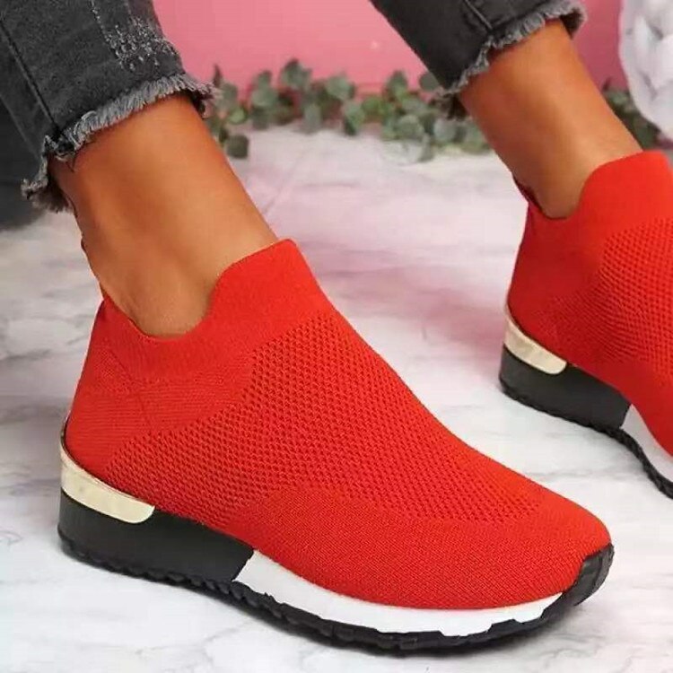 Comfort Sneaker mit goldenen Details