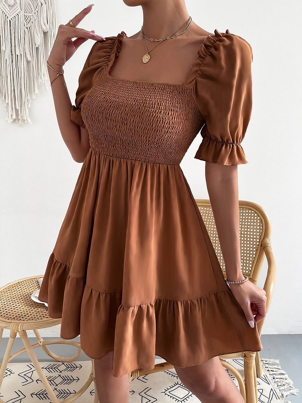Braunes Flare Kleid mit Rüsche
