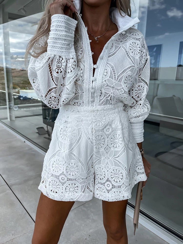 Krizelle | Hohle Spitzenbluse und Shorts-Set