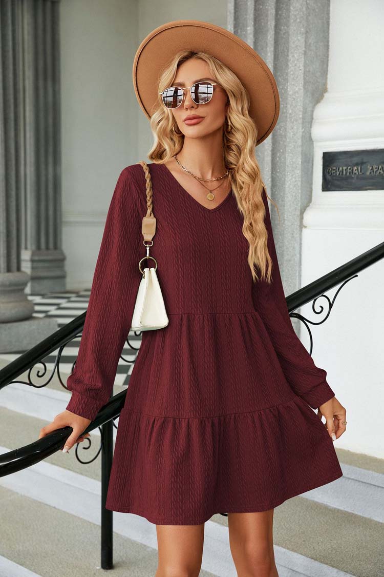 Bordeauxfarbenes Kleid mit Rüschen