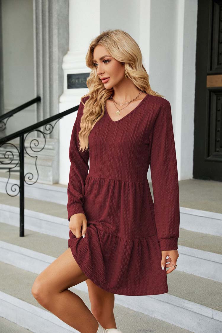Bordeauxfarbenes Kleid mit Rüschen