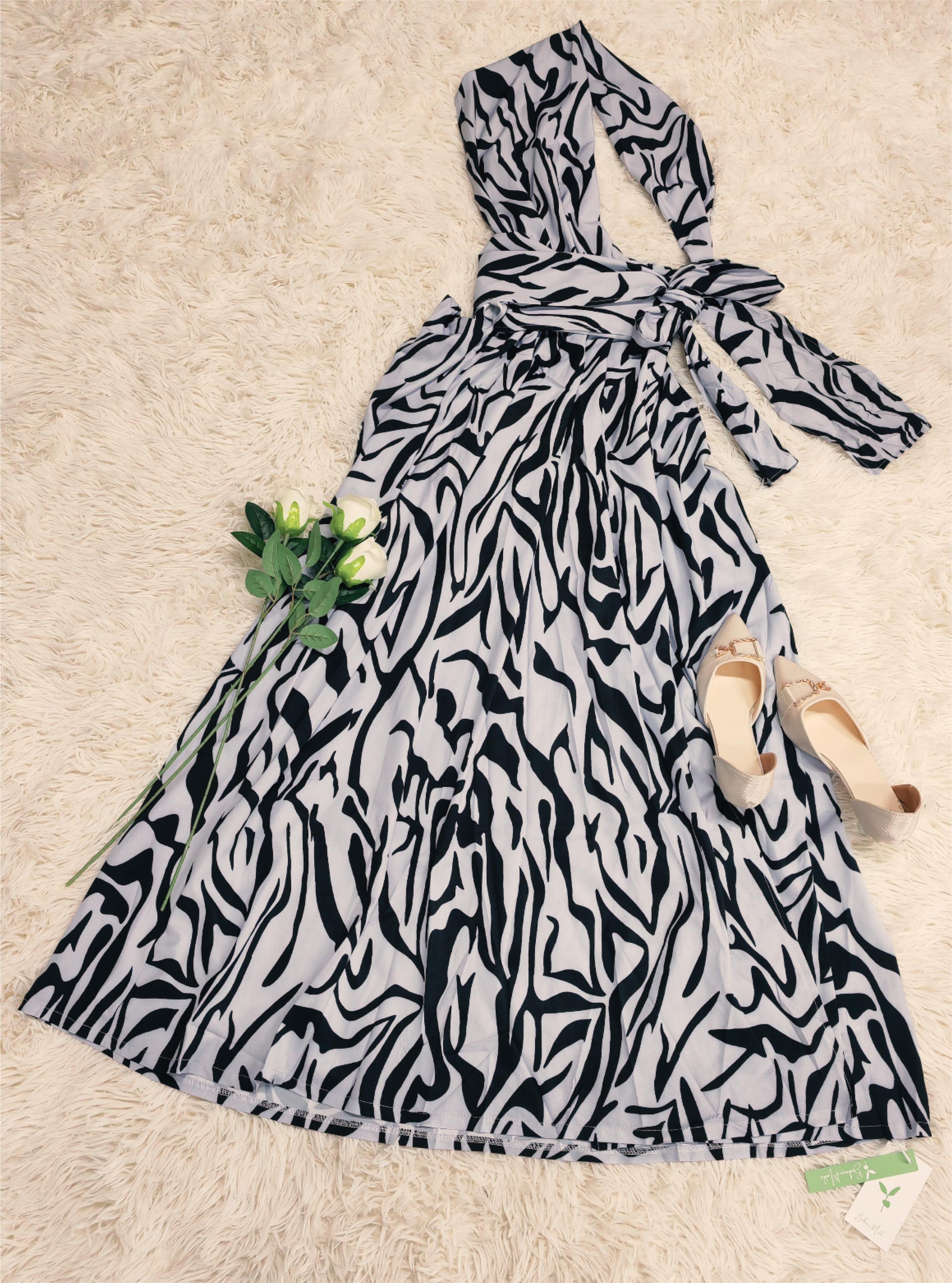 SpringStil - Weiß Schwarz Zebra Print Asymmetrisches Maxikleid mit Frontschlitz