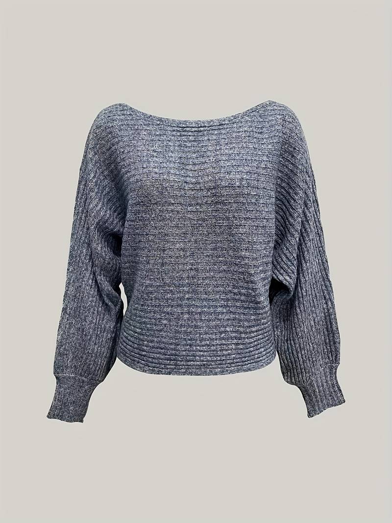 Gestrickter Pullover mit einer Schulter