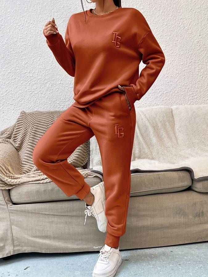 Stylischer Pullover & Hose