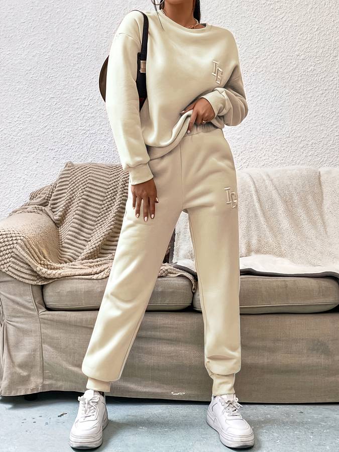 Stylischer Pullover & Hose