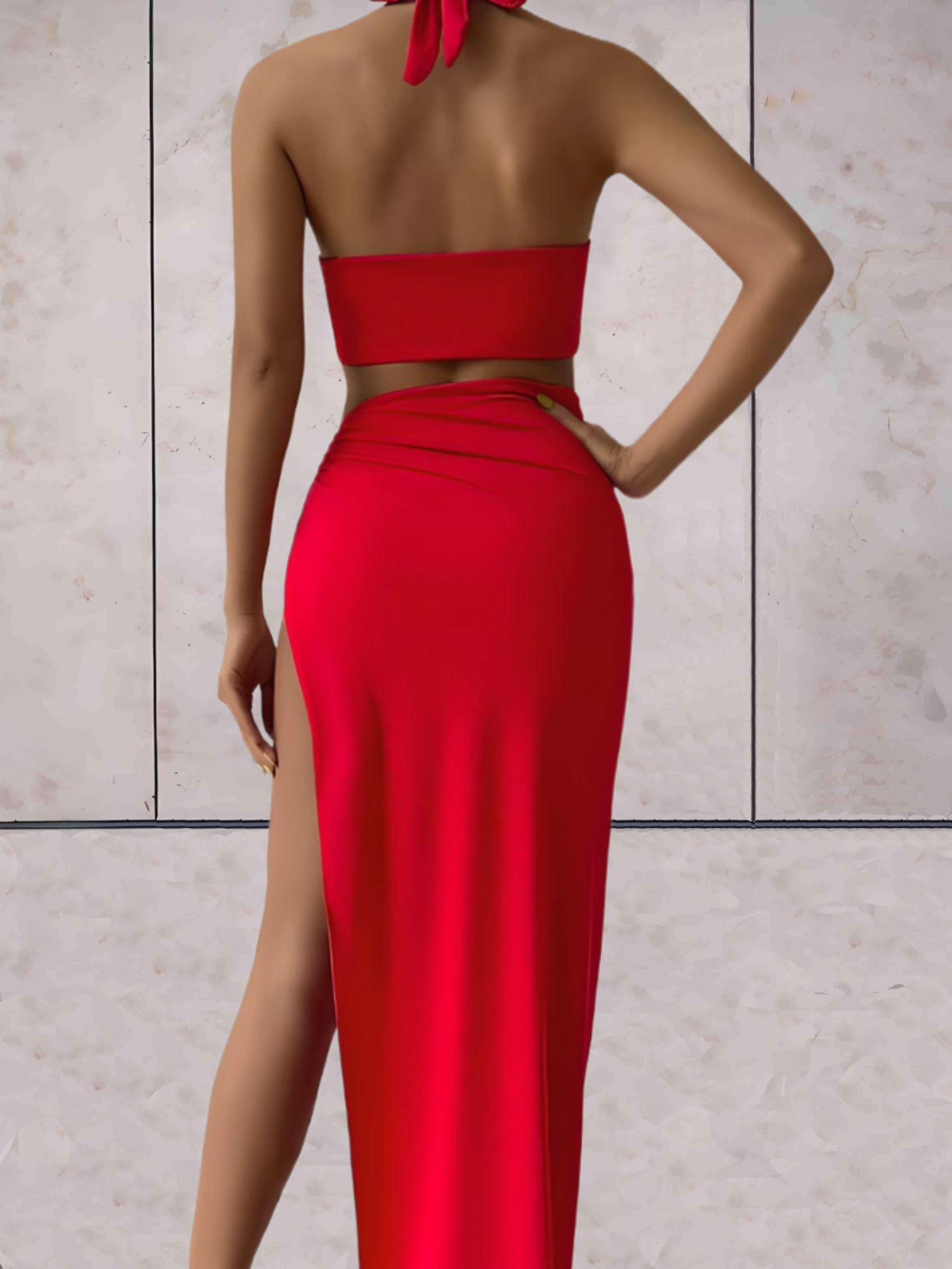 Monique | Geschlitztes Kleid mit assymetrischem Design und offener Taille und Rücken