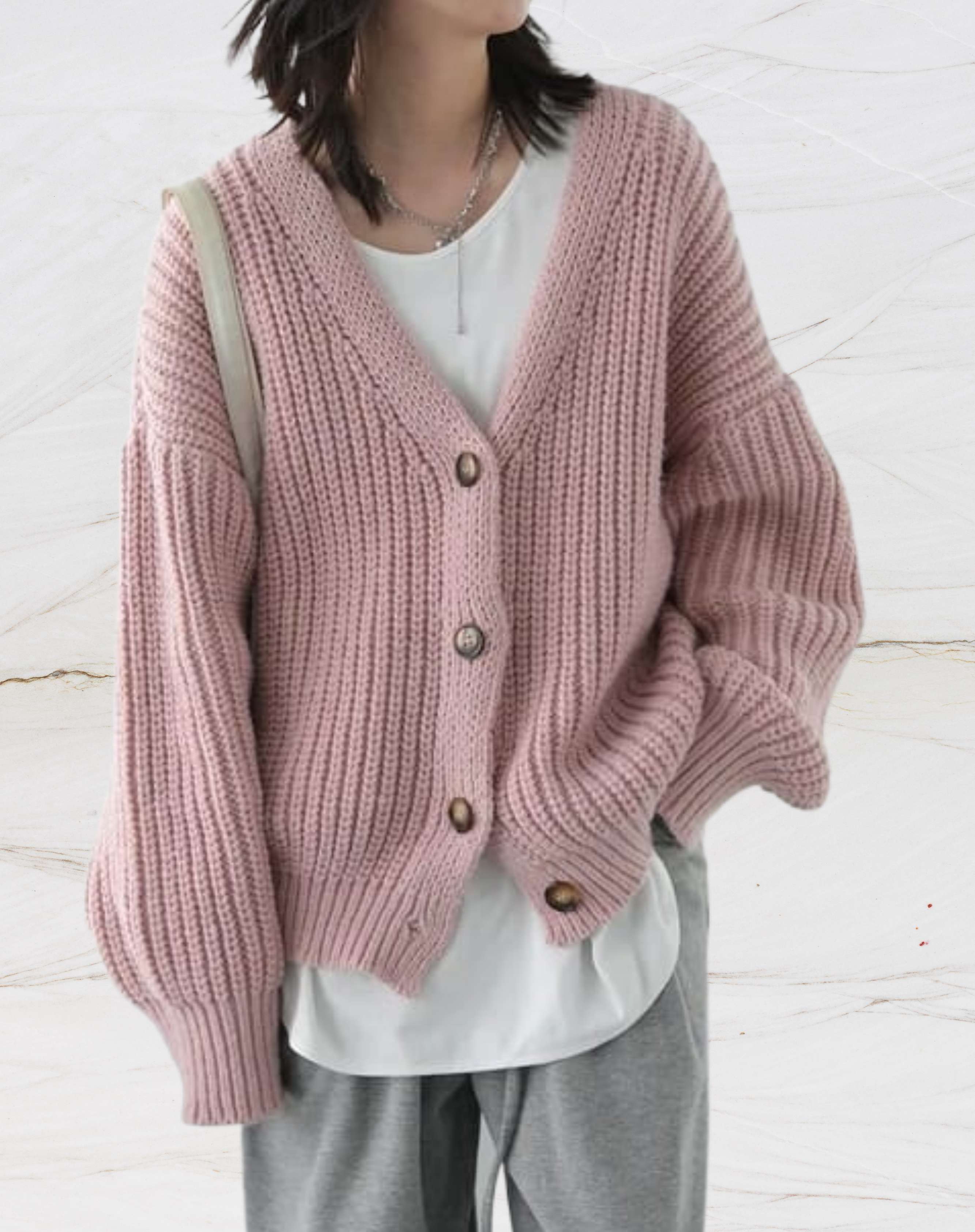 Jess | Oversize-Strickpullover mit V-Ausschnitt und Knopfleiste