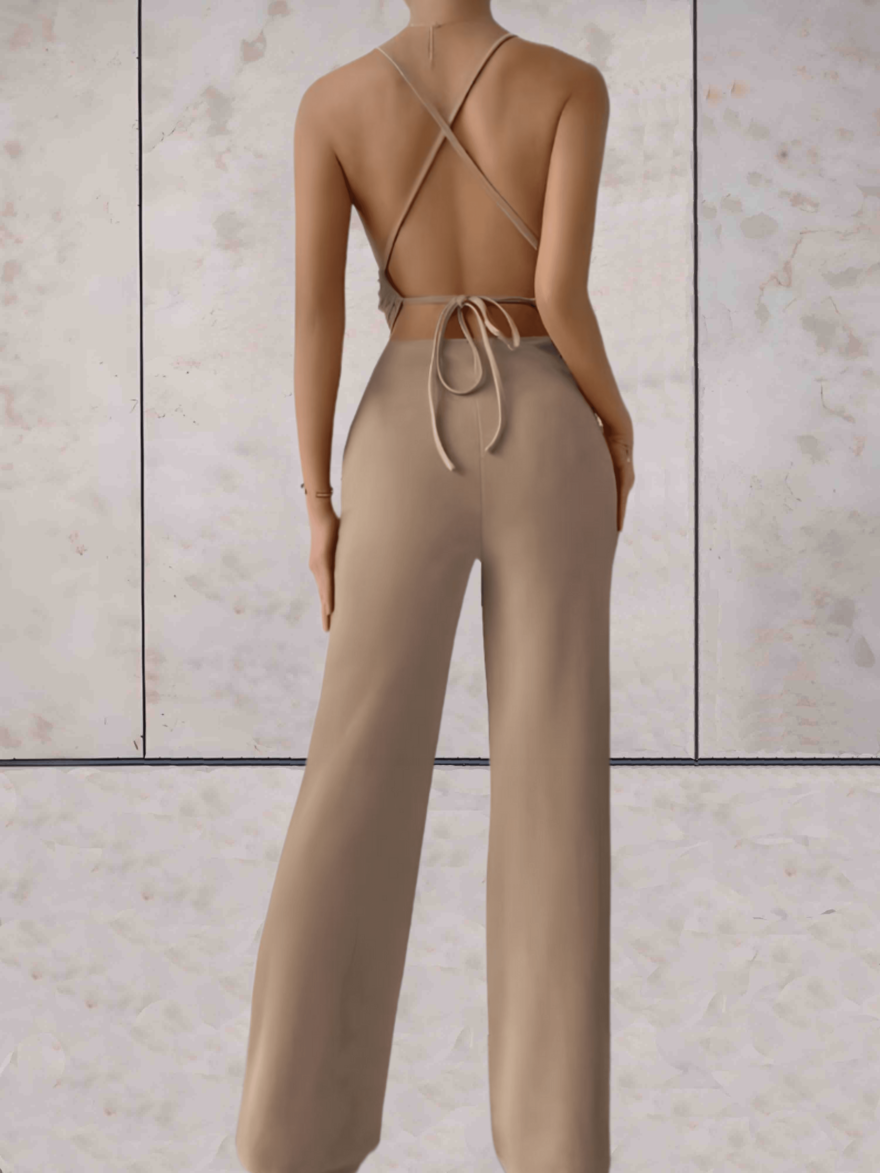 Brianna | Schicker Jumpsuit mit tiefem V-Ausschnitt, ärmellos, rückenfrei und weitem Bein