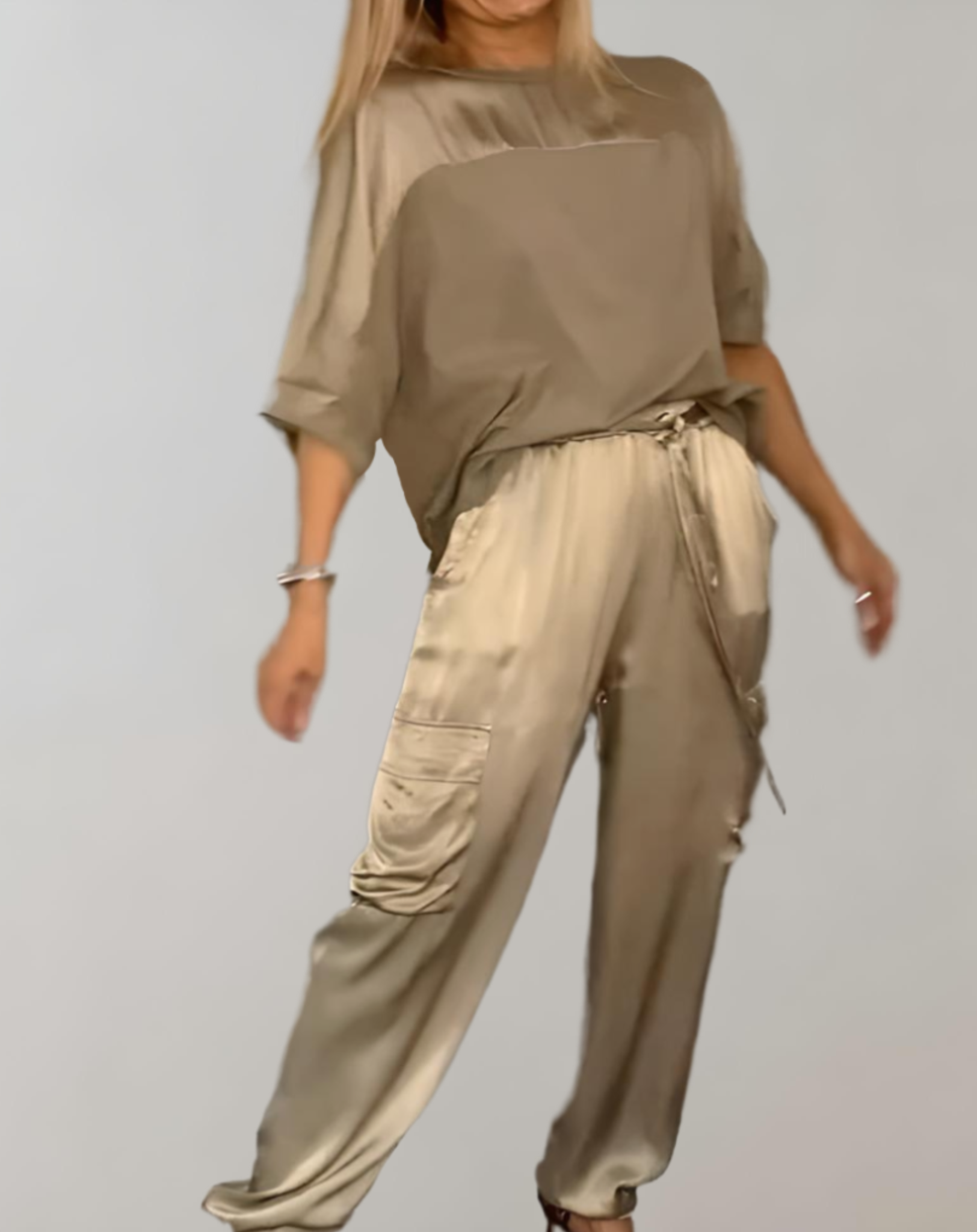 Dinah | 2-teiliges Set aus elegantem Satin-Oberteil mit 3/4-Ärmeln kombiniert mit Satin-Cargo-Hose