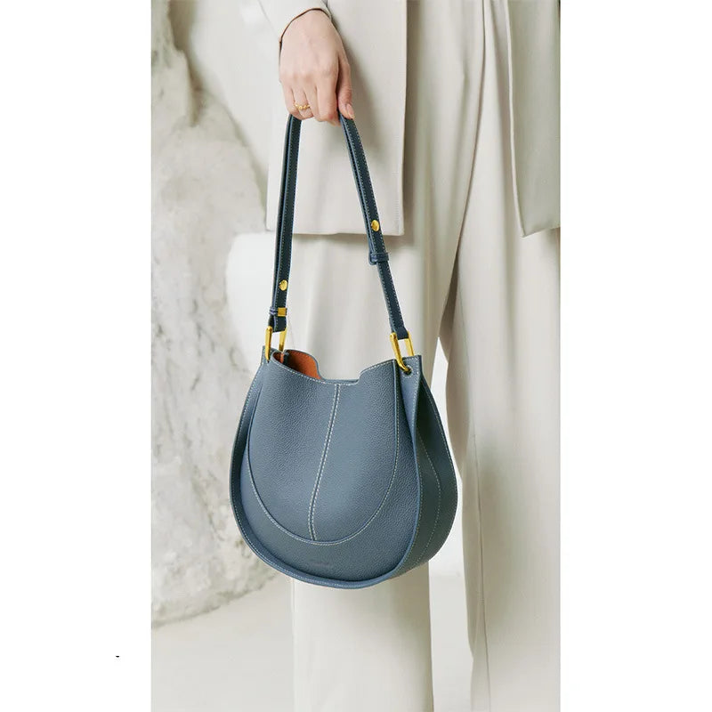 Ava | Elegante Halbmond-Handtasche