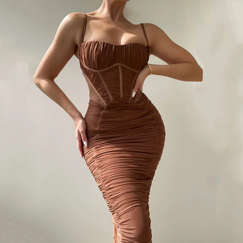 Aurelia | Gerüschtes Bodycon-Midikleid mit quadratischem Ausschnitt