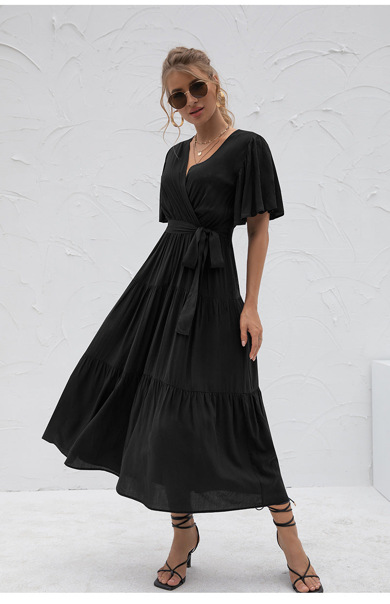 Schwarzes Midikleid mit Rüschen