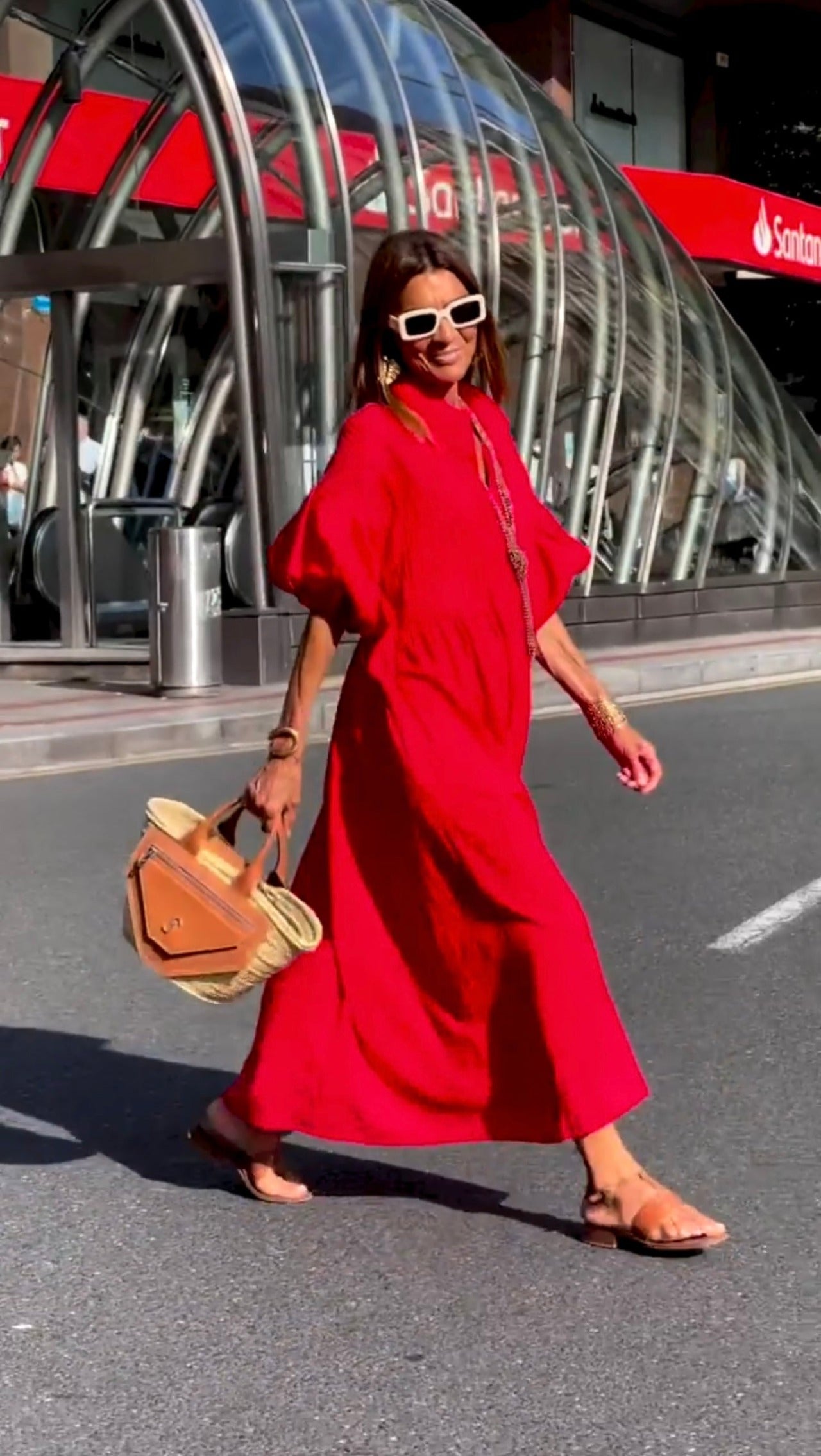 Sonia | Elegantes rotes Sommerkleid mit Knöpfen