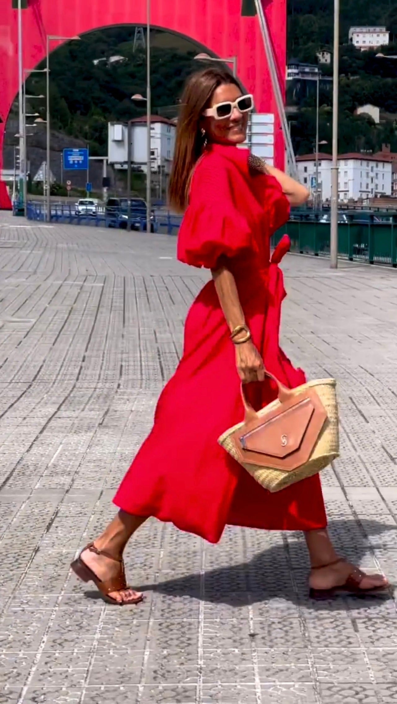 Sonia | Elegantes rotes Sommerkleid mit Knöpfen