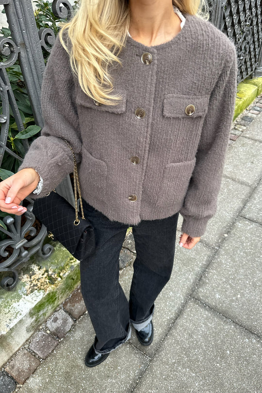 Nelli | Stylische Damenjacke mit Taschen und Knöpfen