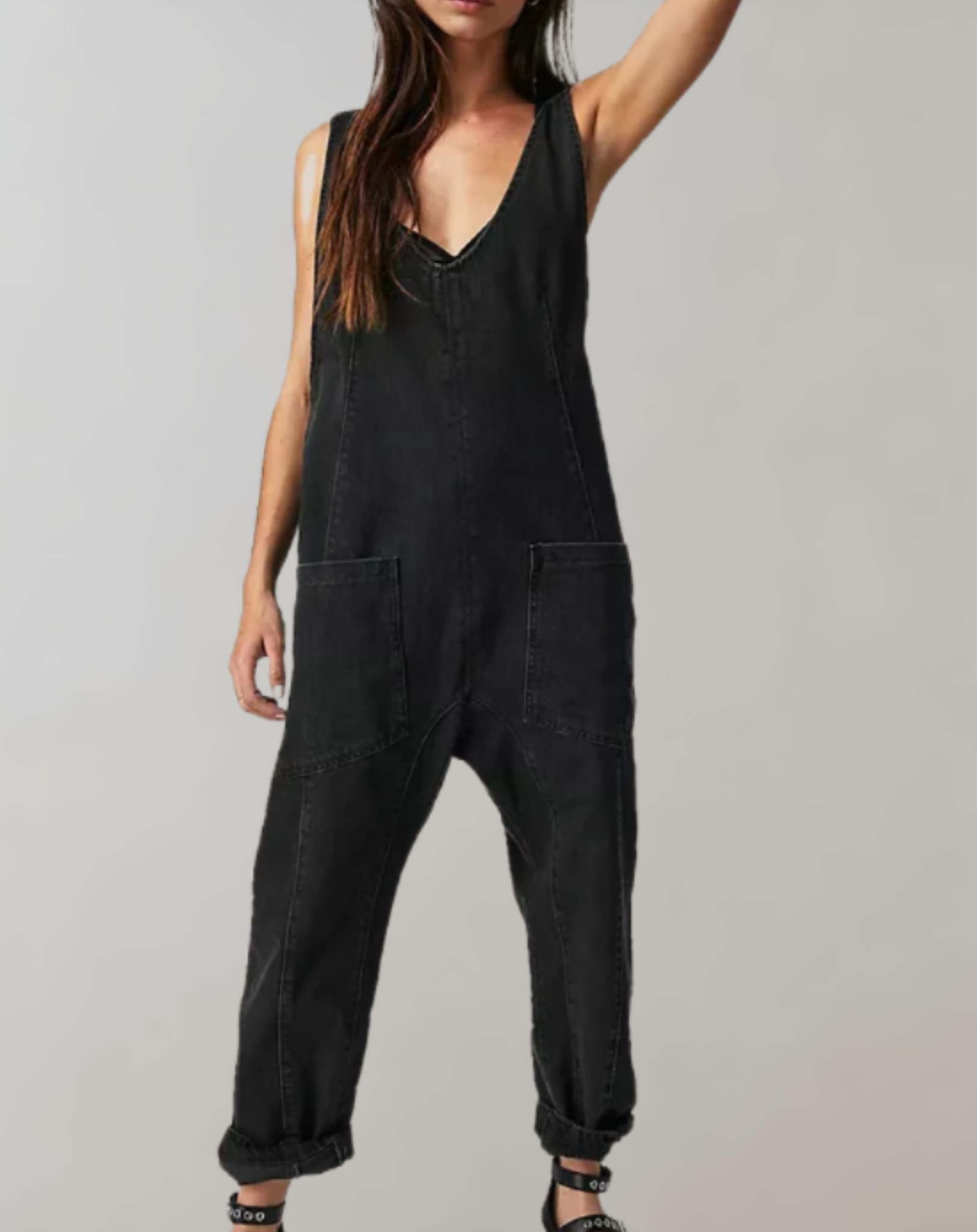 Keziah | Ärmelloser Jumpsuit aus Denim mit tiefem V-Ausschnitt und Hose mit mehreren Taschen