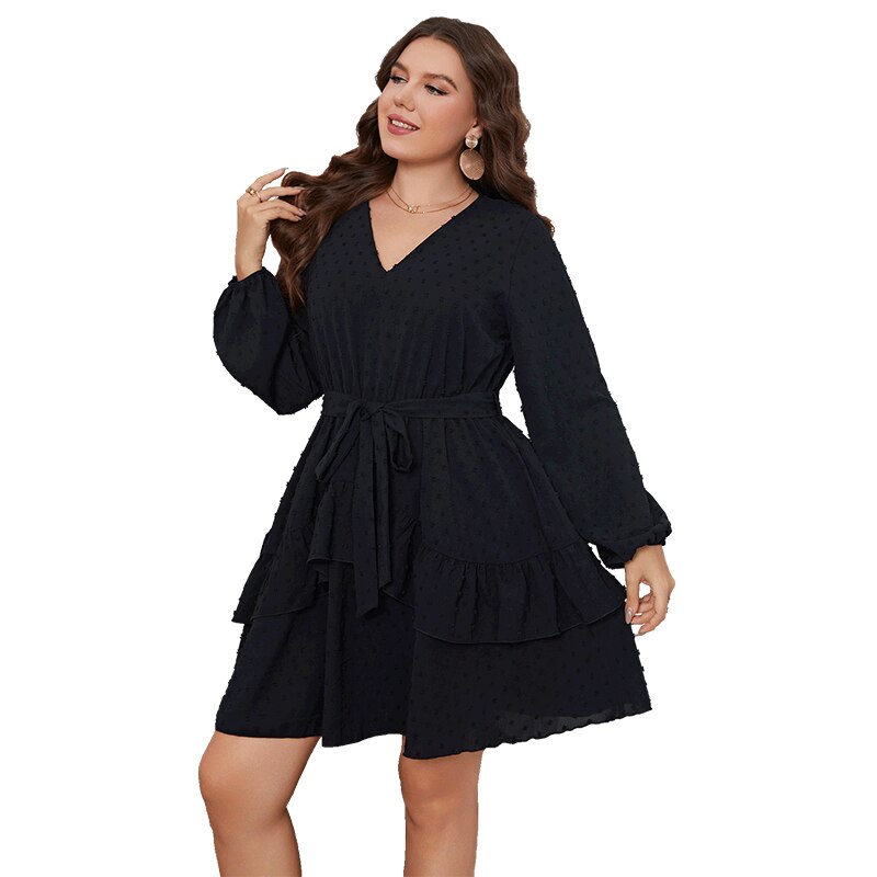 Schwarzes Kleid mit Rüschen (Plus-Size)