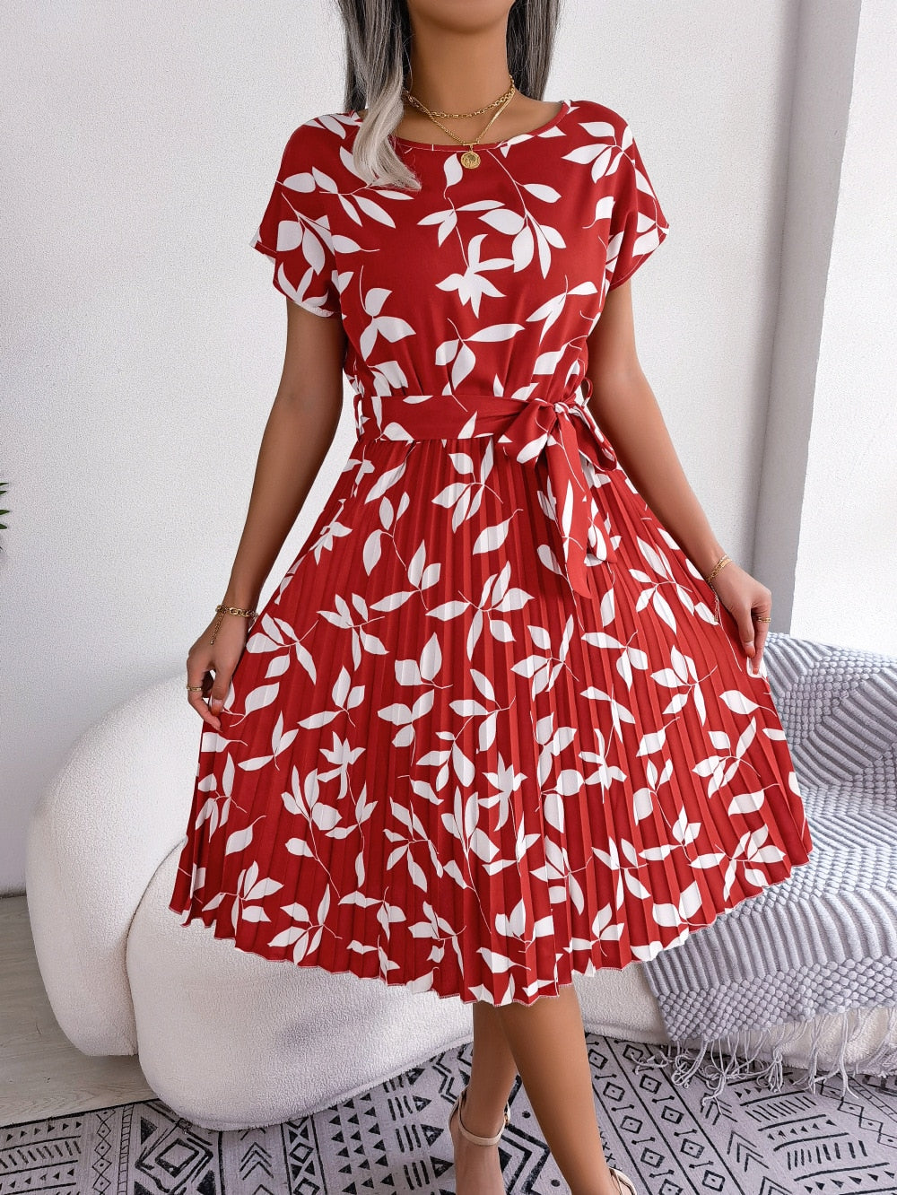 Rotes Midikleid mit Druck