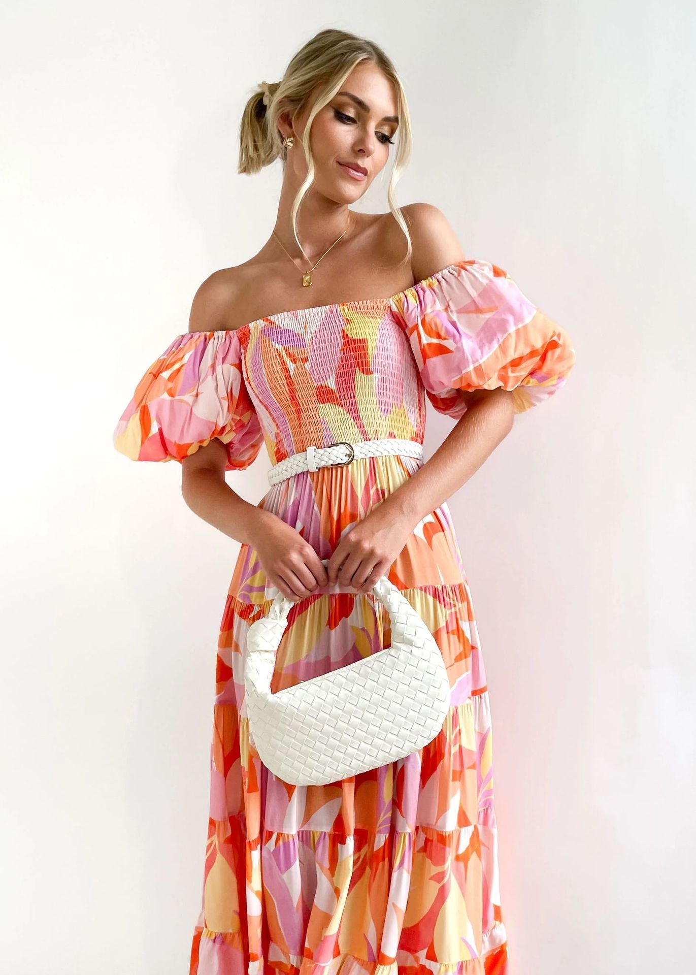 Off-Shoulder Midikleid mit rosa/orangefarbenem Print