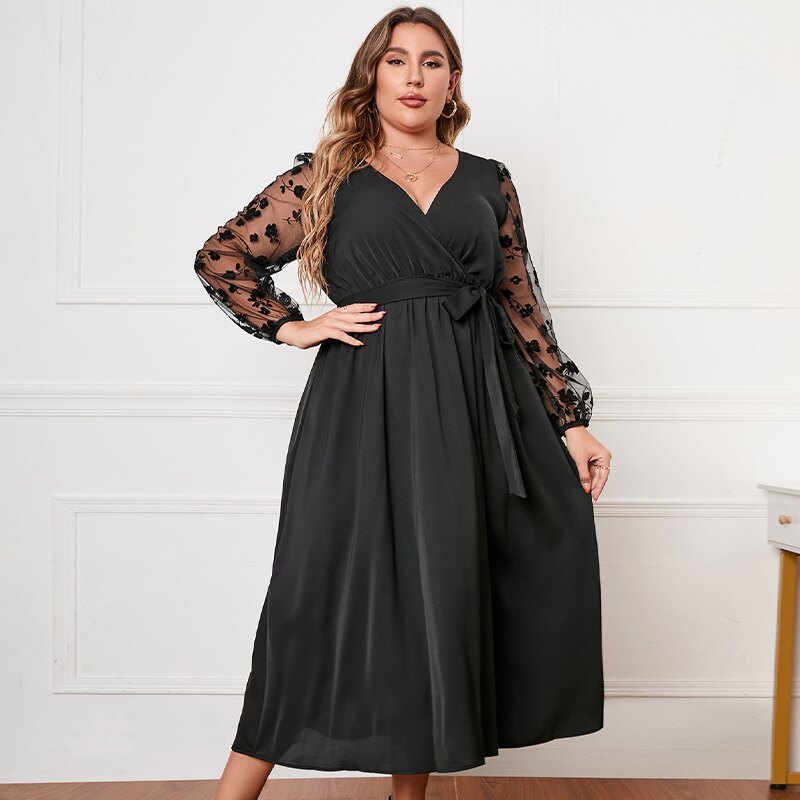 Schwarzes Wickelkleid (Plus-Size)