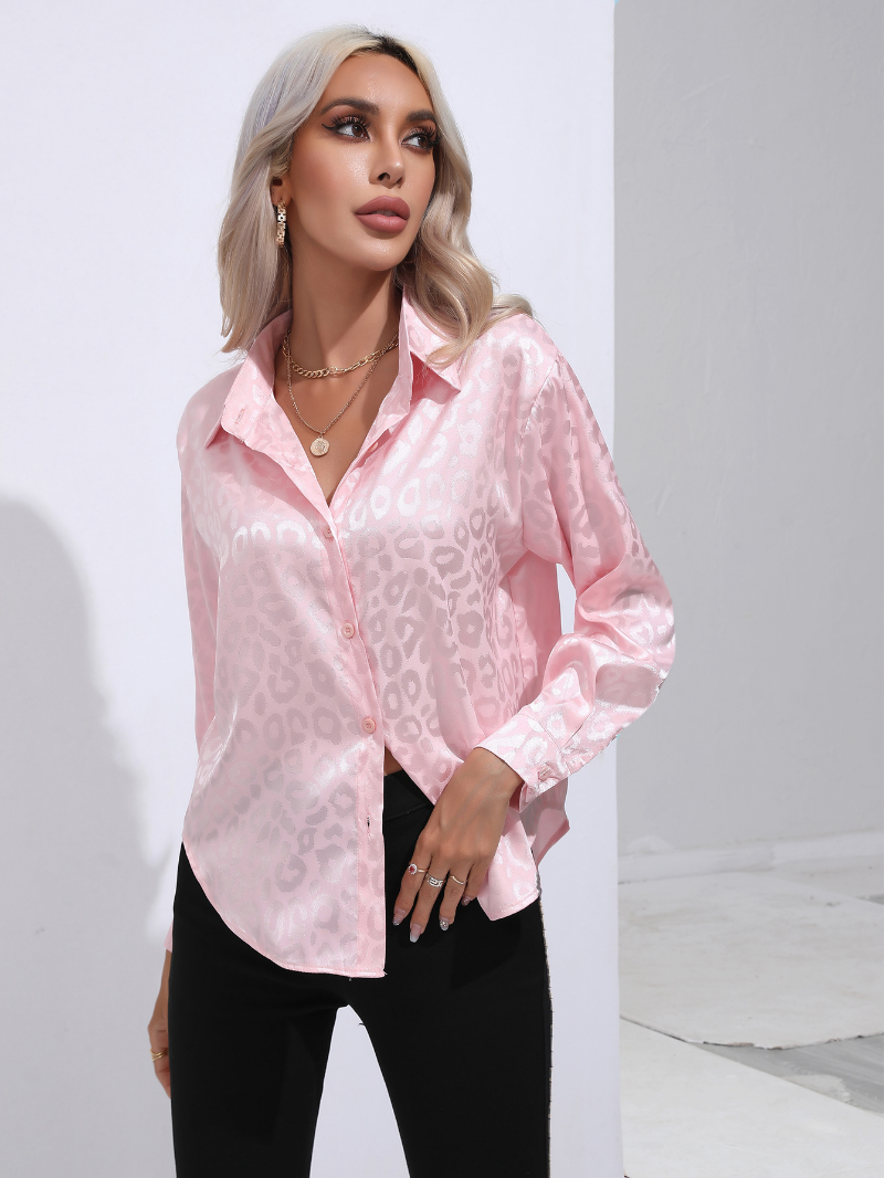 Rosa Satinbluse mit Pantherprint