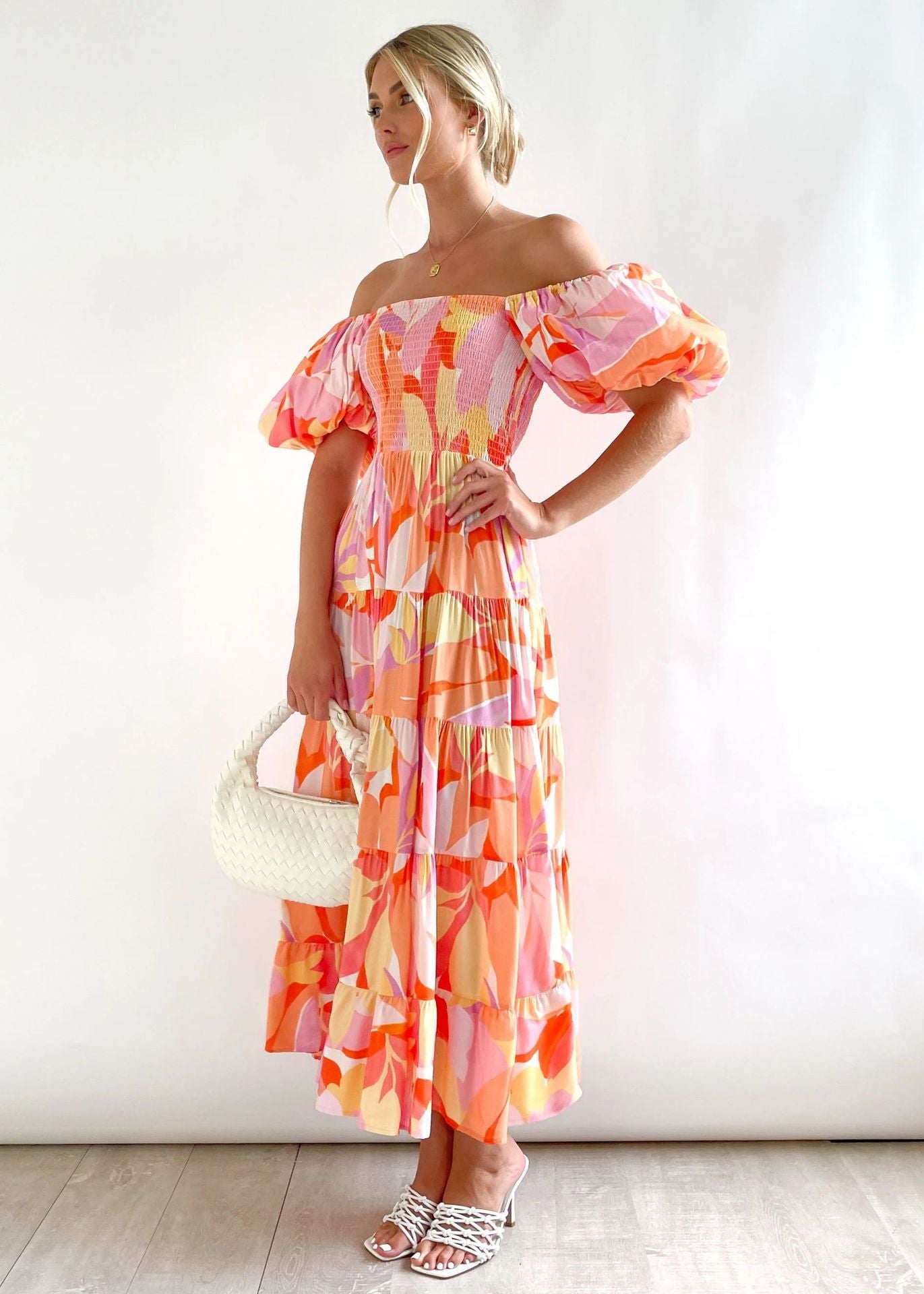 Off-Shoulder Midikleid mit rosa/orangefarbenem Print