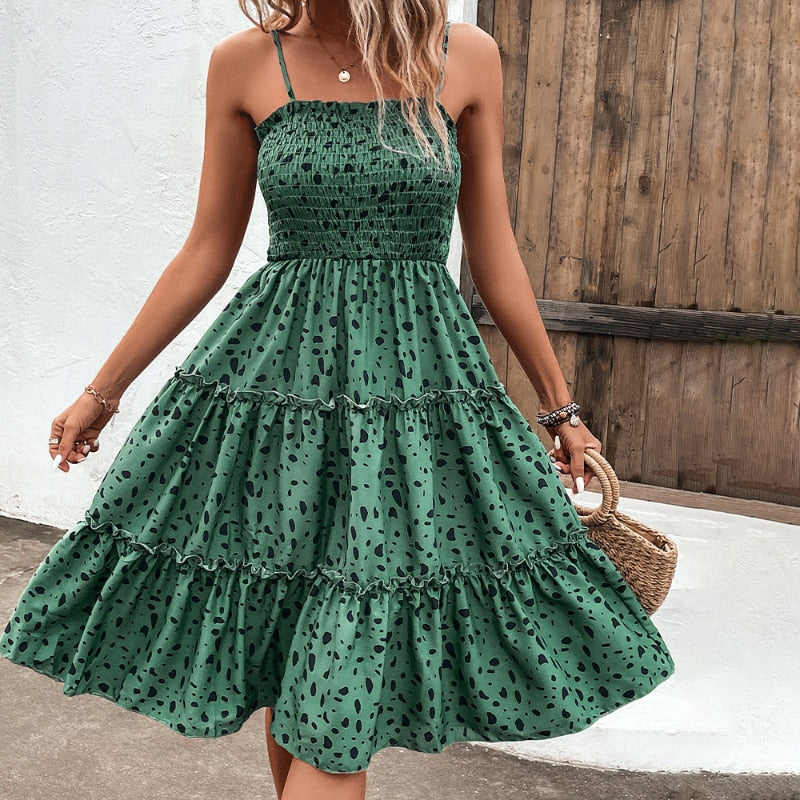 Grünes Sommerkleid mit Rüschen