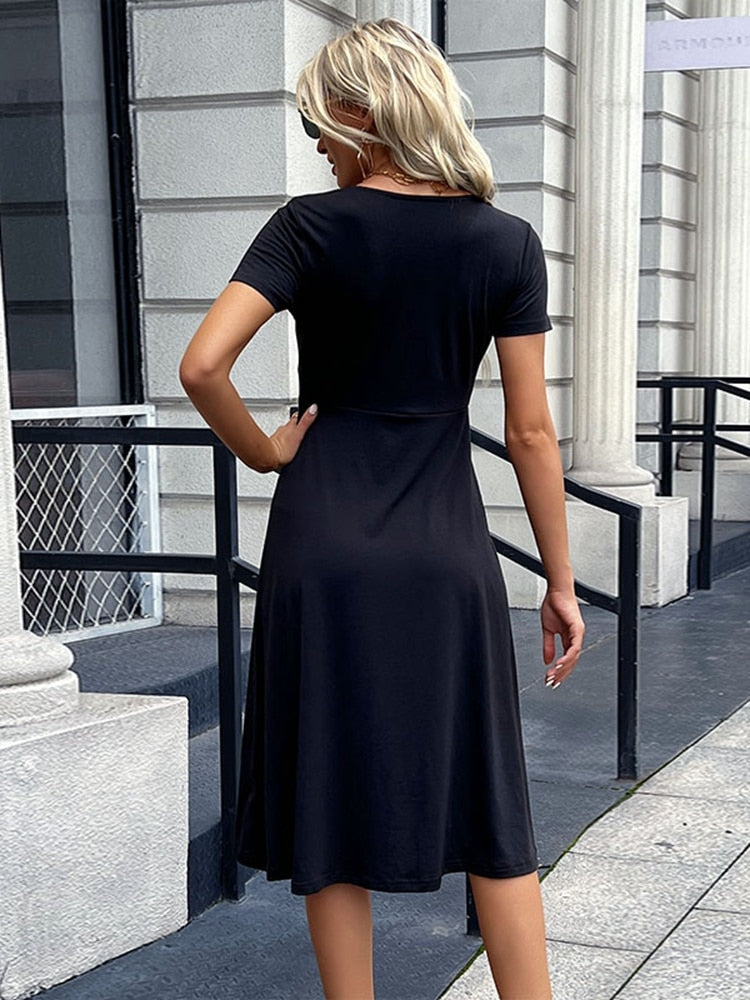 Schwarzes Basic-Midikleid