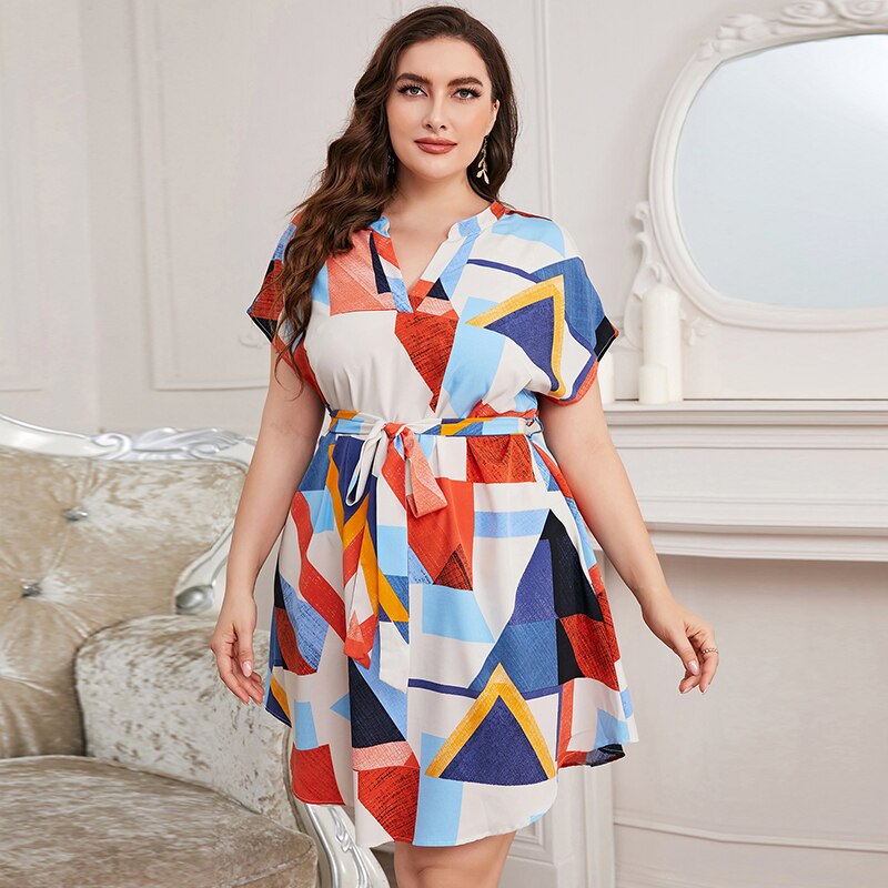 Kleid mit farbigem Druck (Plus-Size)