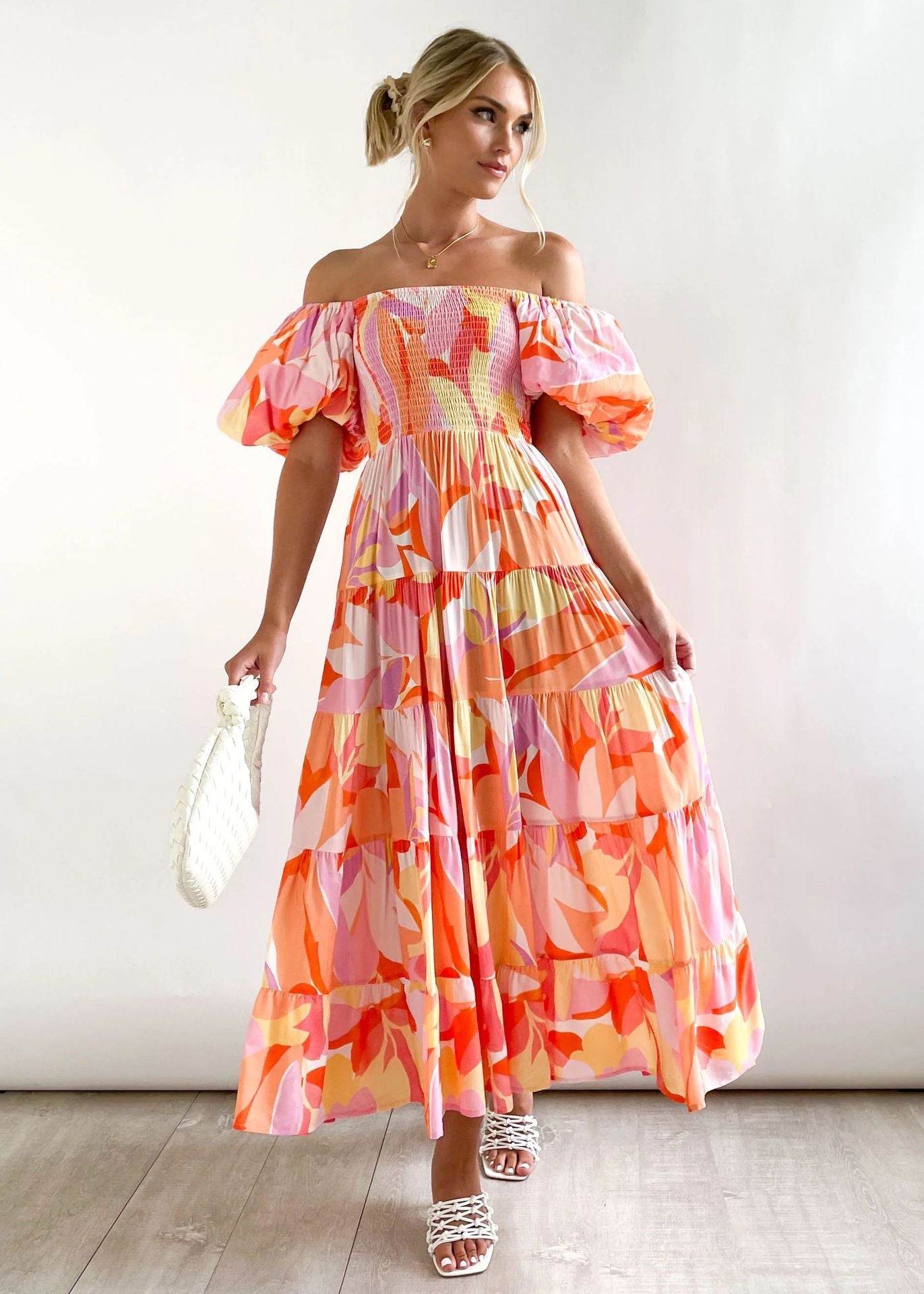 Off-Shoulder Midikleid mit rosa/orangefarbenem Print