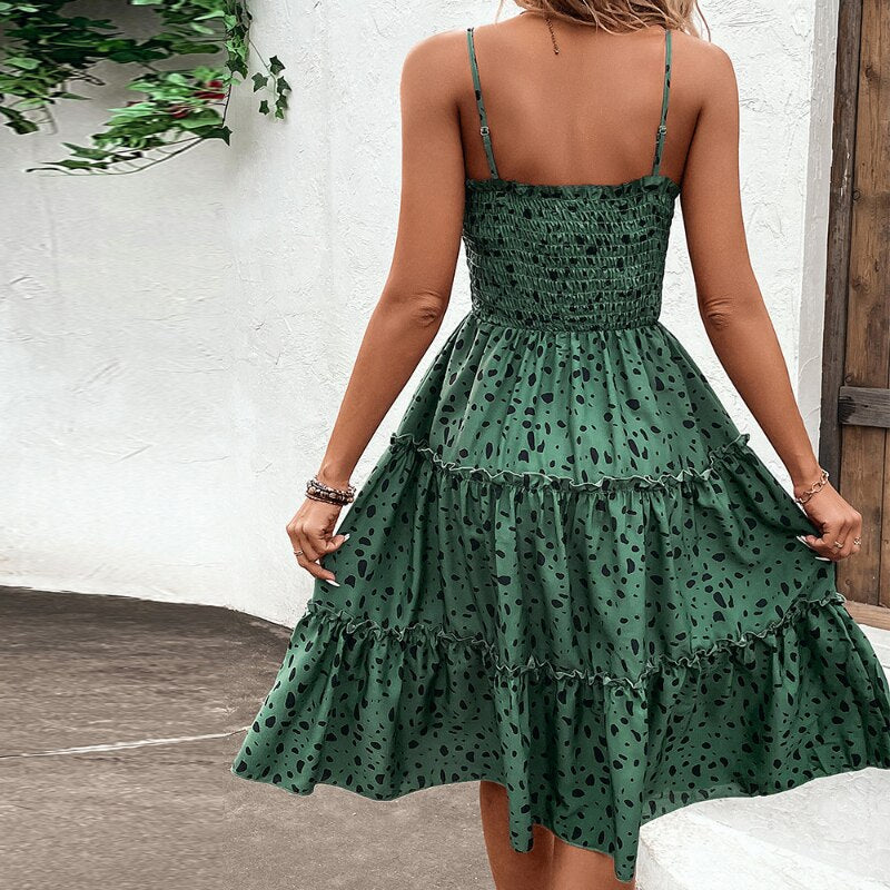 Grünes Sommerkleid mit Rüschen