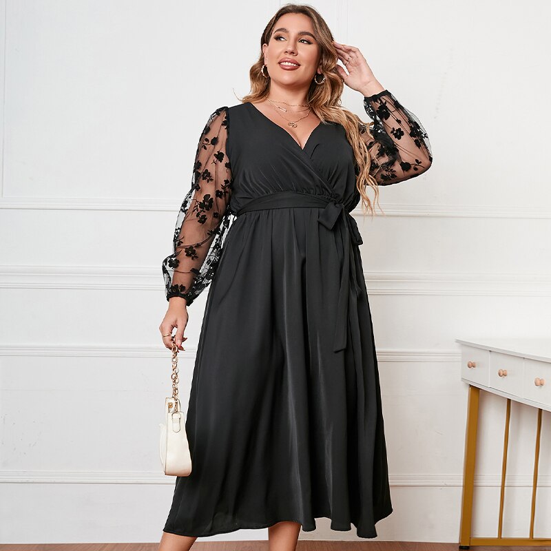 Schwarzes Wickelkleid (Plus-Size)