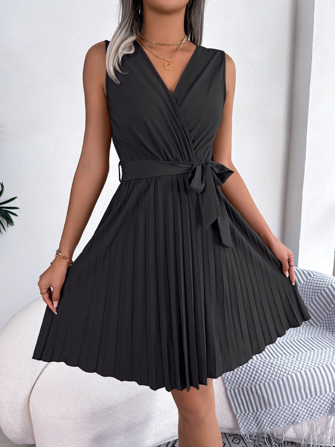 Schwarzes Plisseekleid