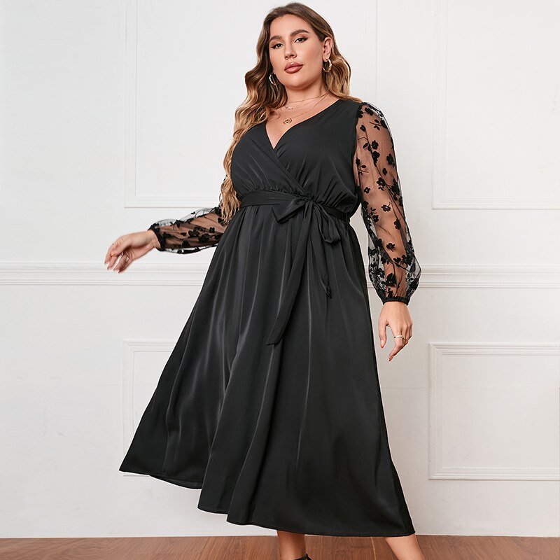 Schwarzes Wickelkleid (Plus-Size)