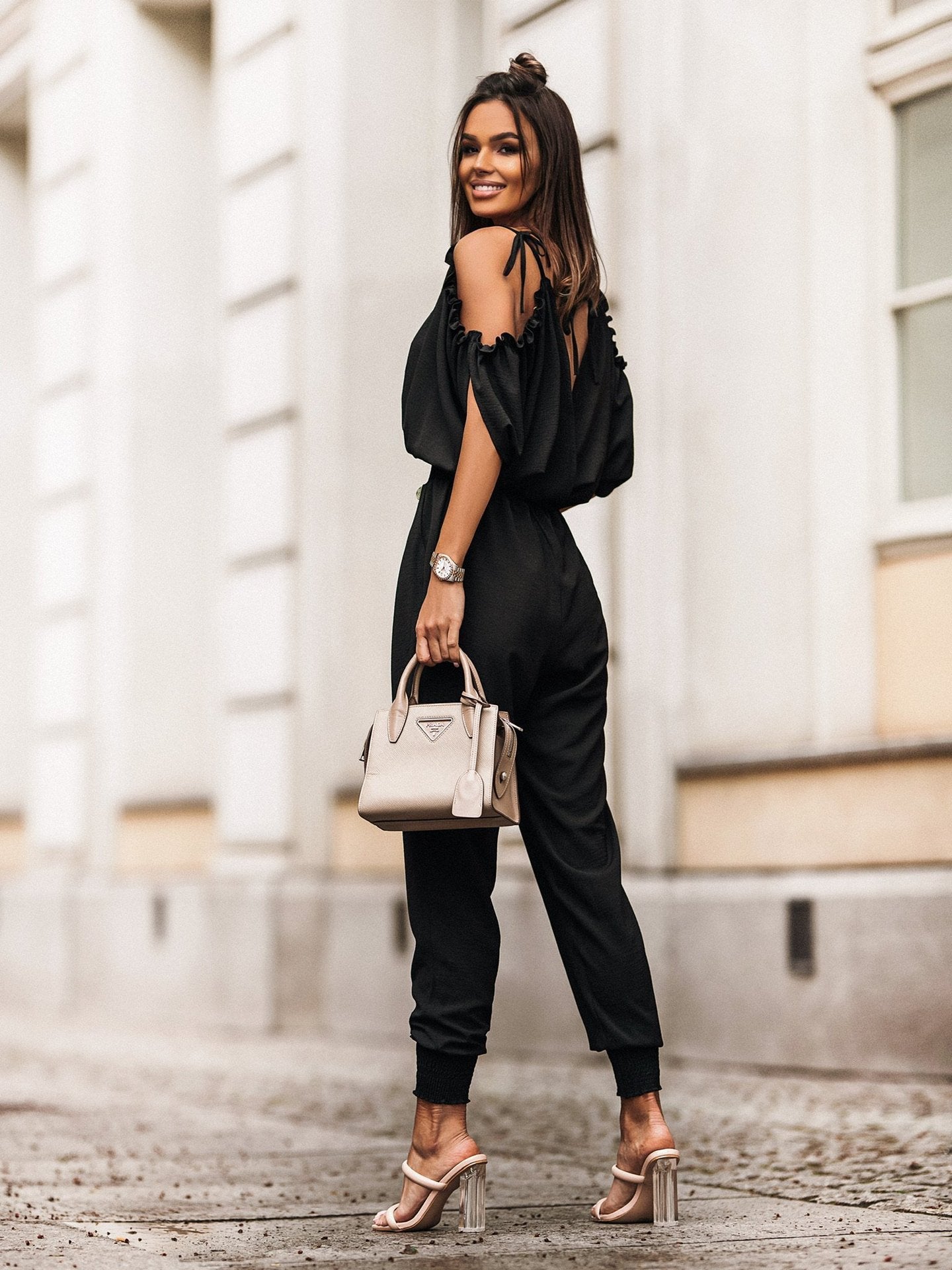 Schwarzer Jumpsuit mit offenen Schultern