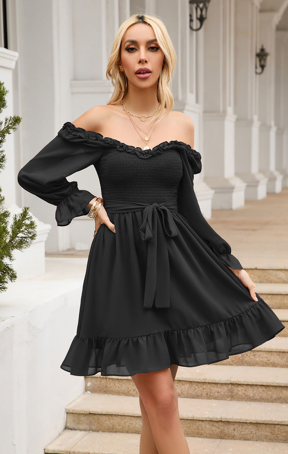 Schwarzes Flare Kleid mit Rüschen