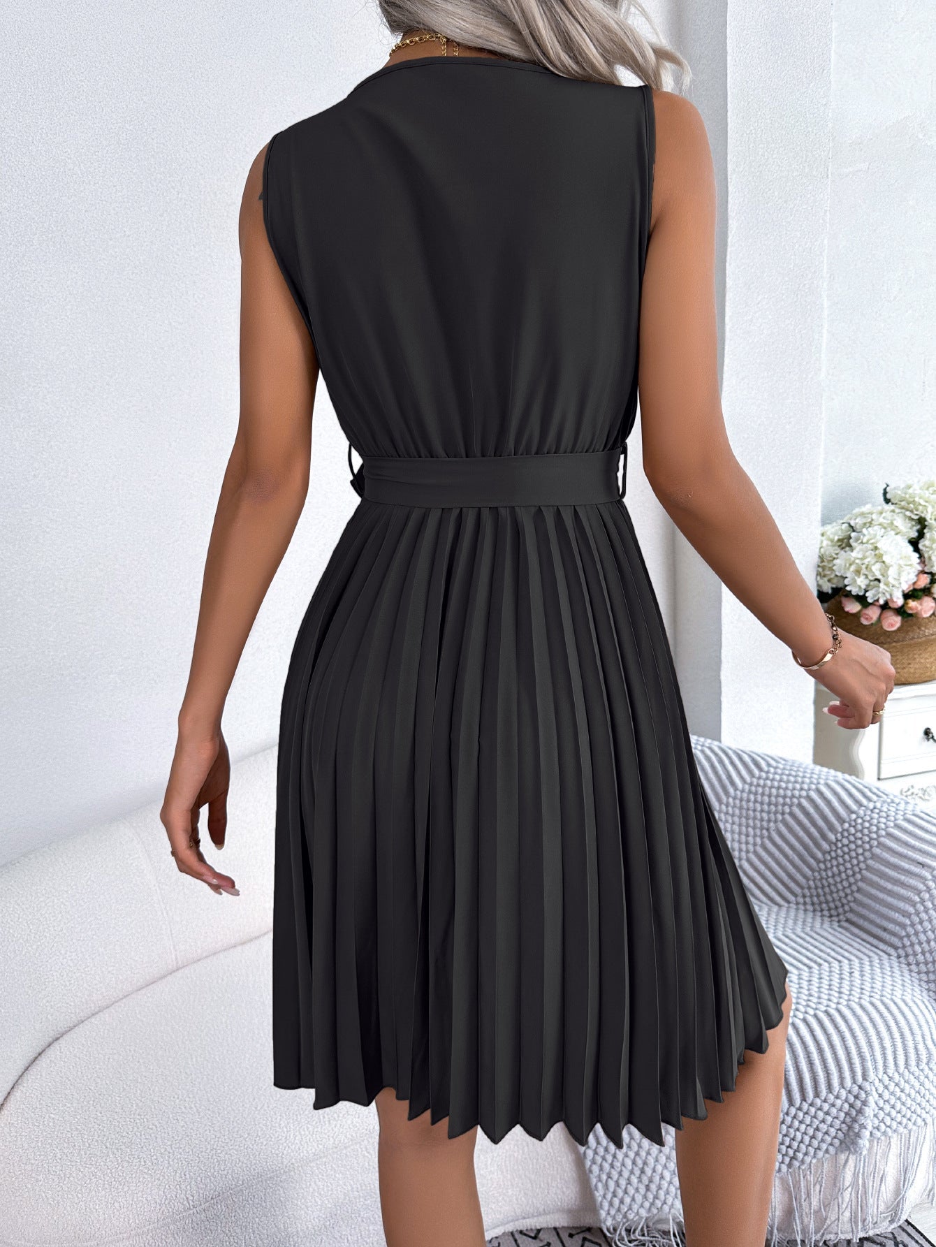 Schwarzes Plisseekleid