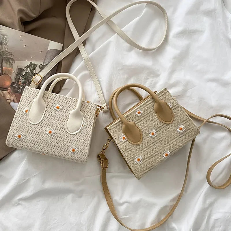 Daisy | Geflochtene Handtasche mit floralen Akzenten