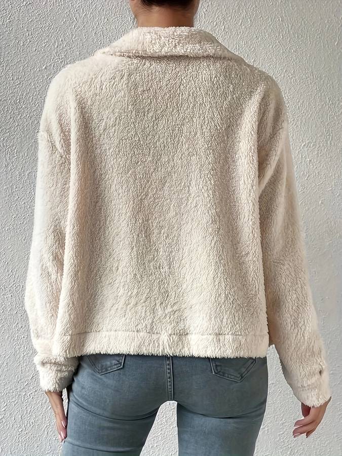 Flauschige Jacke zum Aufknöpfen