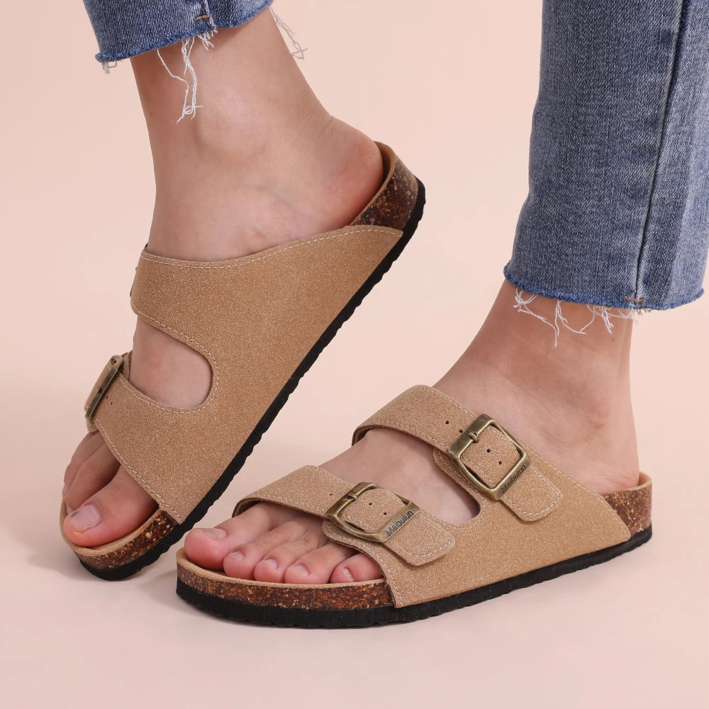 Orthopädische Sandalen mit Korkfußbett