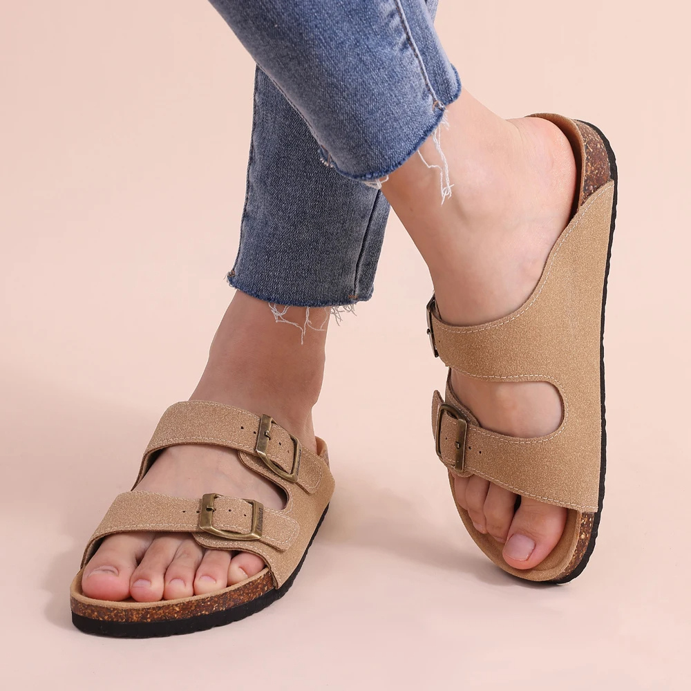 Orthopädische Sandalen mit Korkfußbett