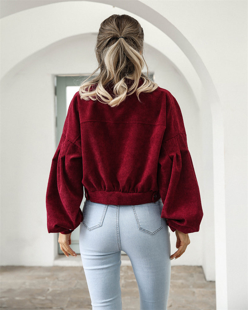 Rote Jacke aus geripptem Samt