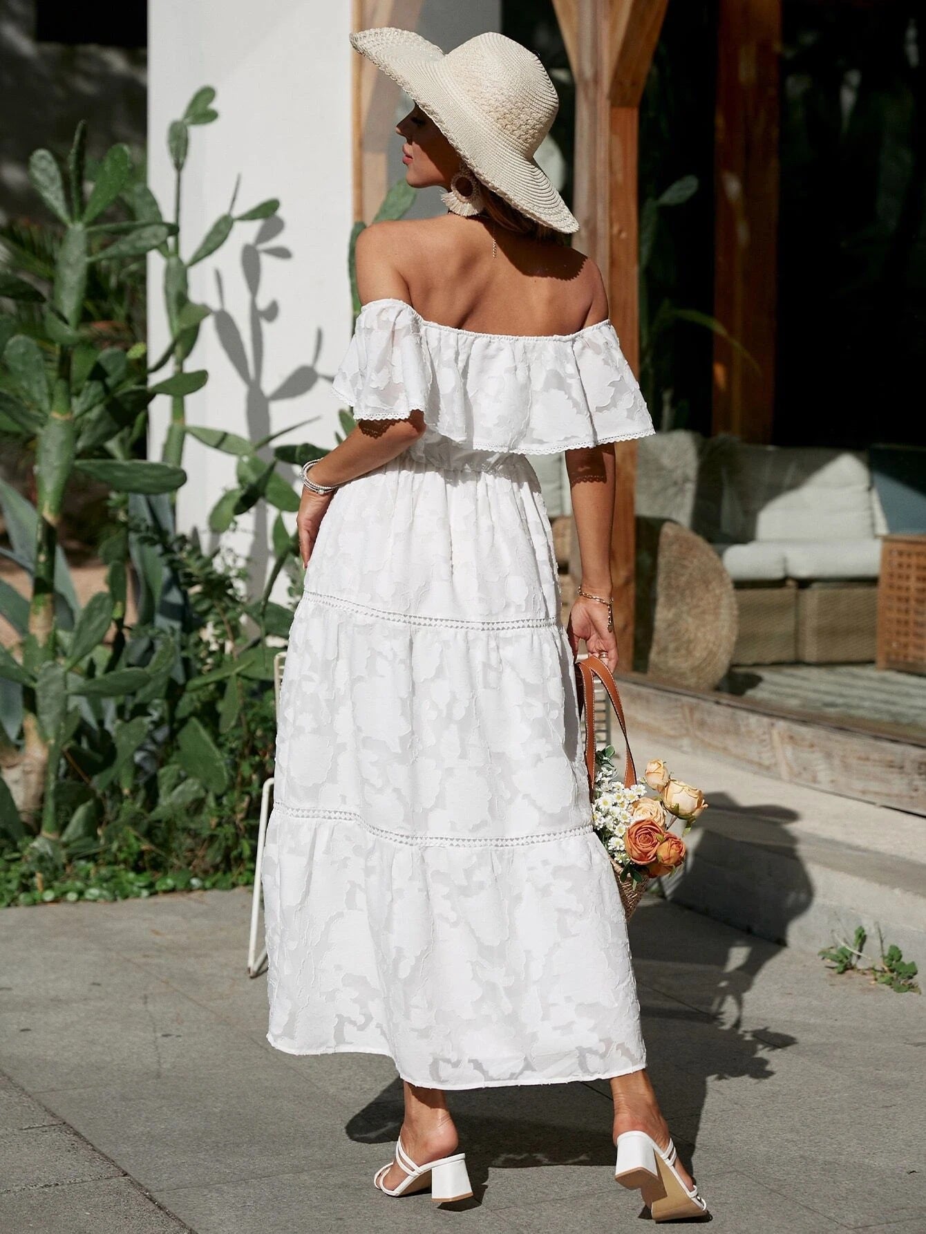 Weißes Off-Shoulder Kleid mit Rüschen