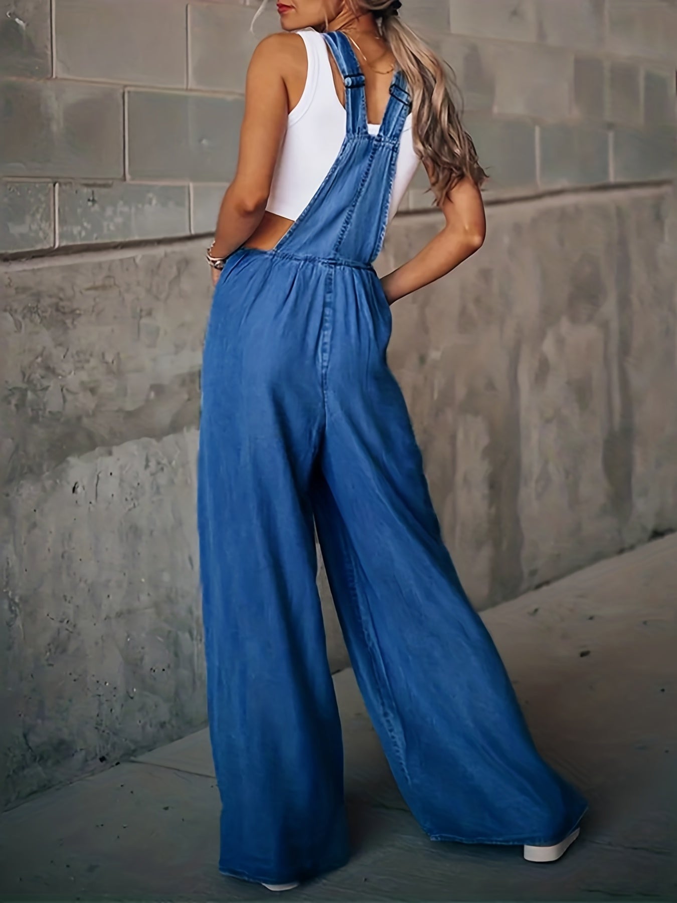 Hallie | Damen Jumpsuit aus Denim mit weitem Bein und zerrissener Schnalle