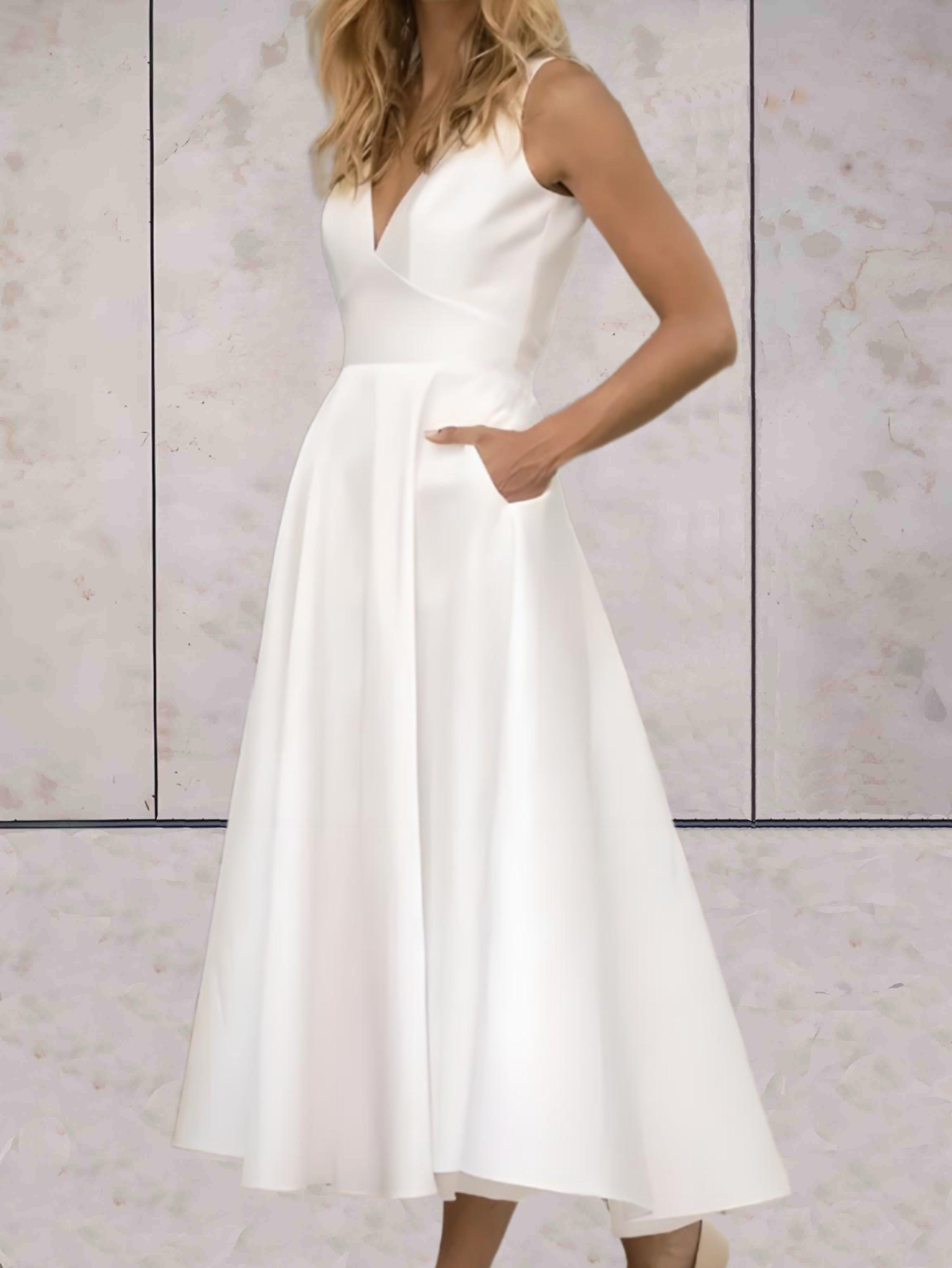 Emma | Minimalistisches weißes ärmelloses Brautkleid mit tiefem V-Ausschnitt