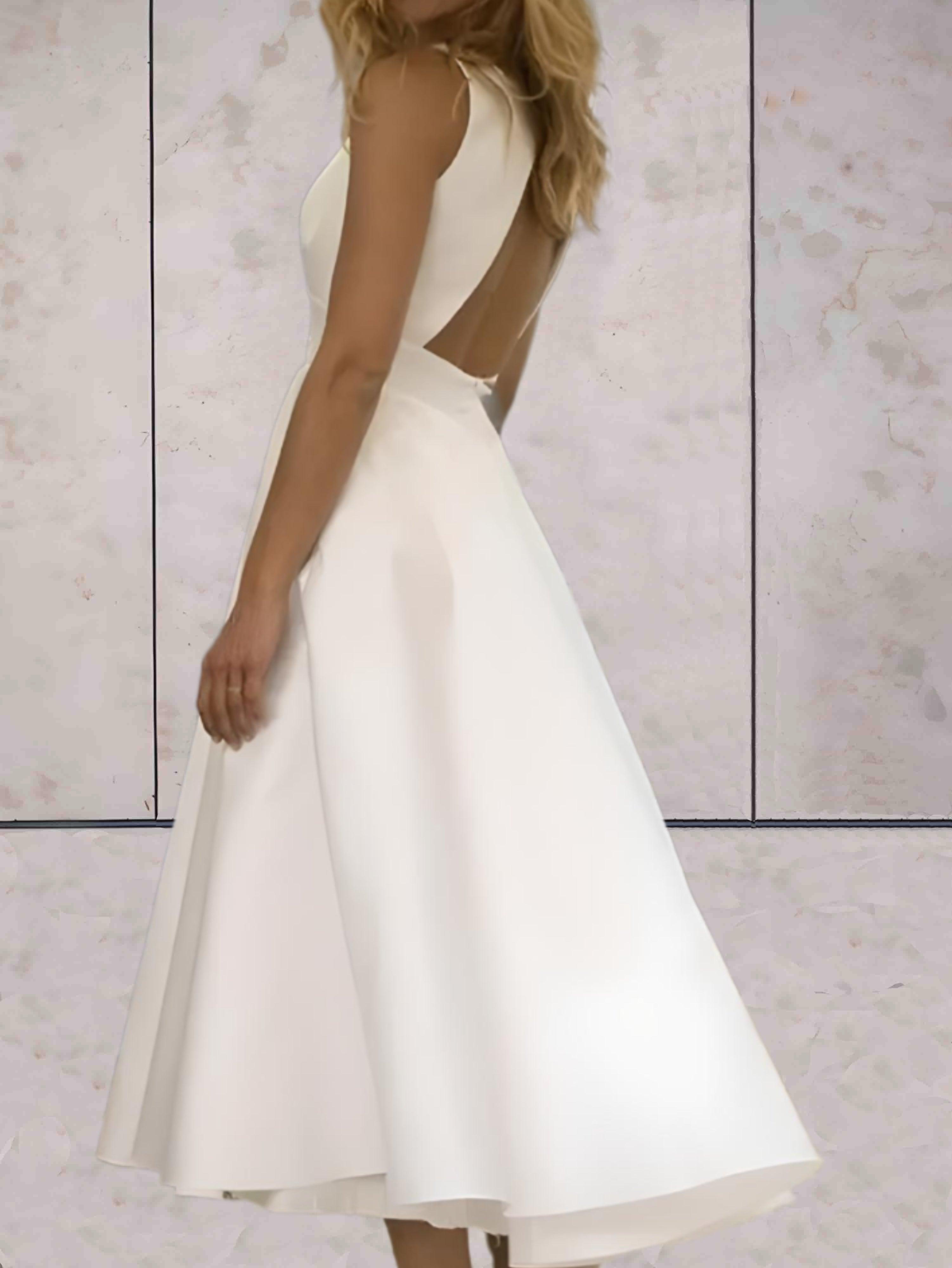 Emma | Minimalistisches weißes ärmelloses Brautkleid mit tiefem V-Ausschnitt