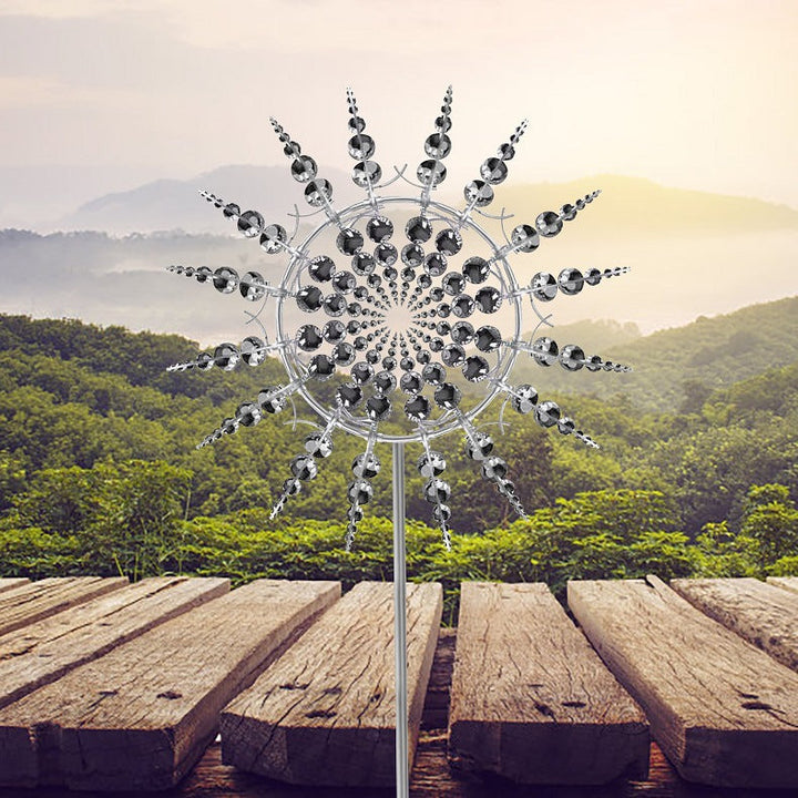 Einzigartige Windmühle aus Metall